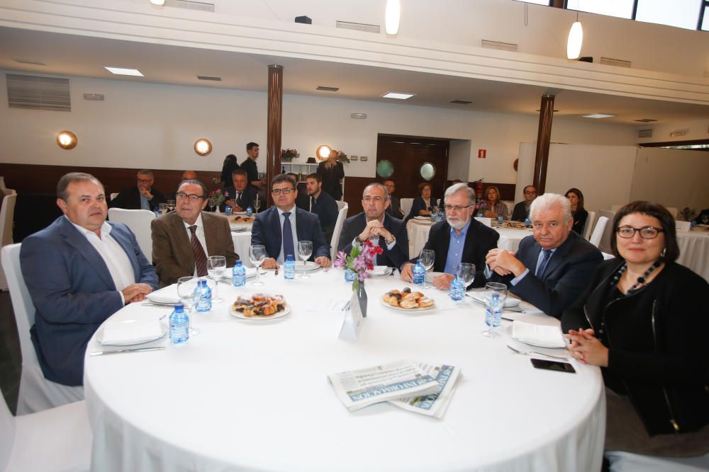 De izquierda a derecha, Cristóbal Navarro, presidente de Cepyme; José Enrique Garrigós, empresario; Toni Cabot, director de INFORMACIÓN; Perfecto Palacio, presidente de INECA; José Luis Gisbert, presidente de IFA; Francisco Gómez, presidente de AEFA, y Sonia Tirado, concejal de Empleo de Alicante