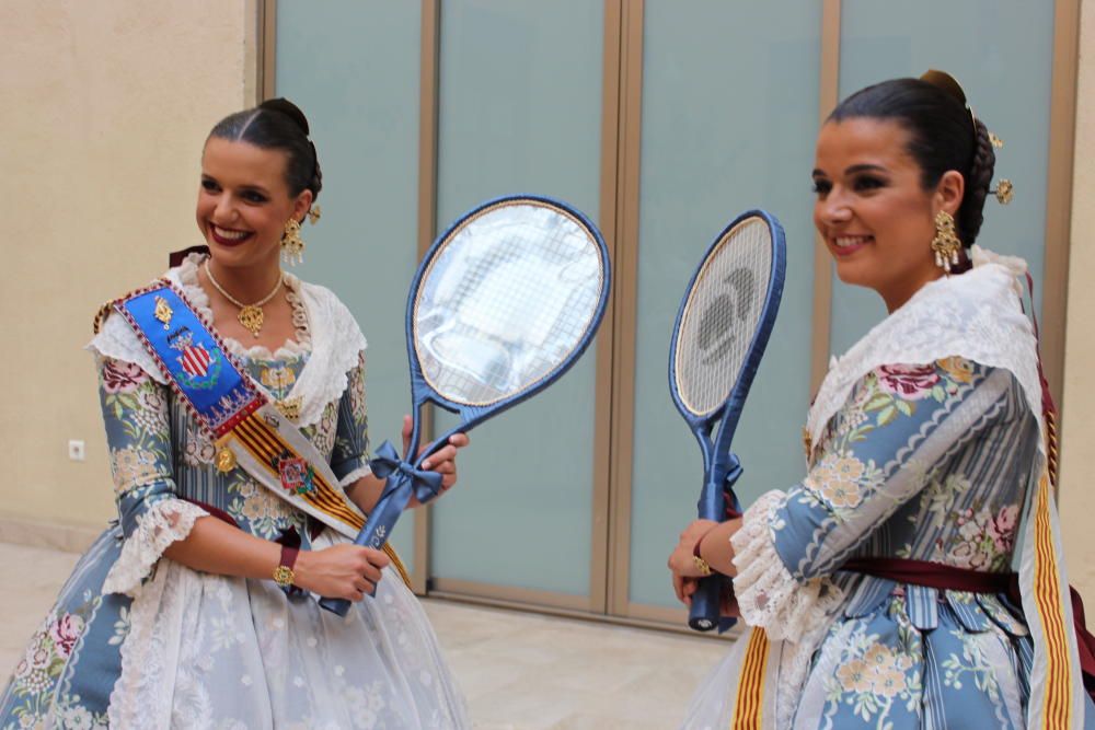 Marina, Sara, Rocío, Daniela y dos generaciones de embajadoras de la fiesta