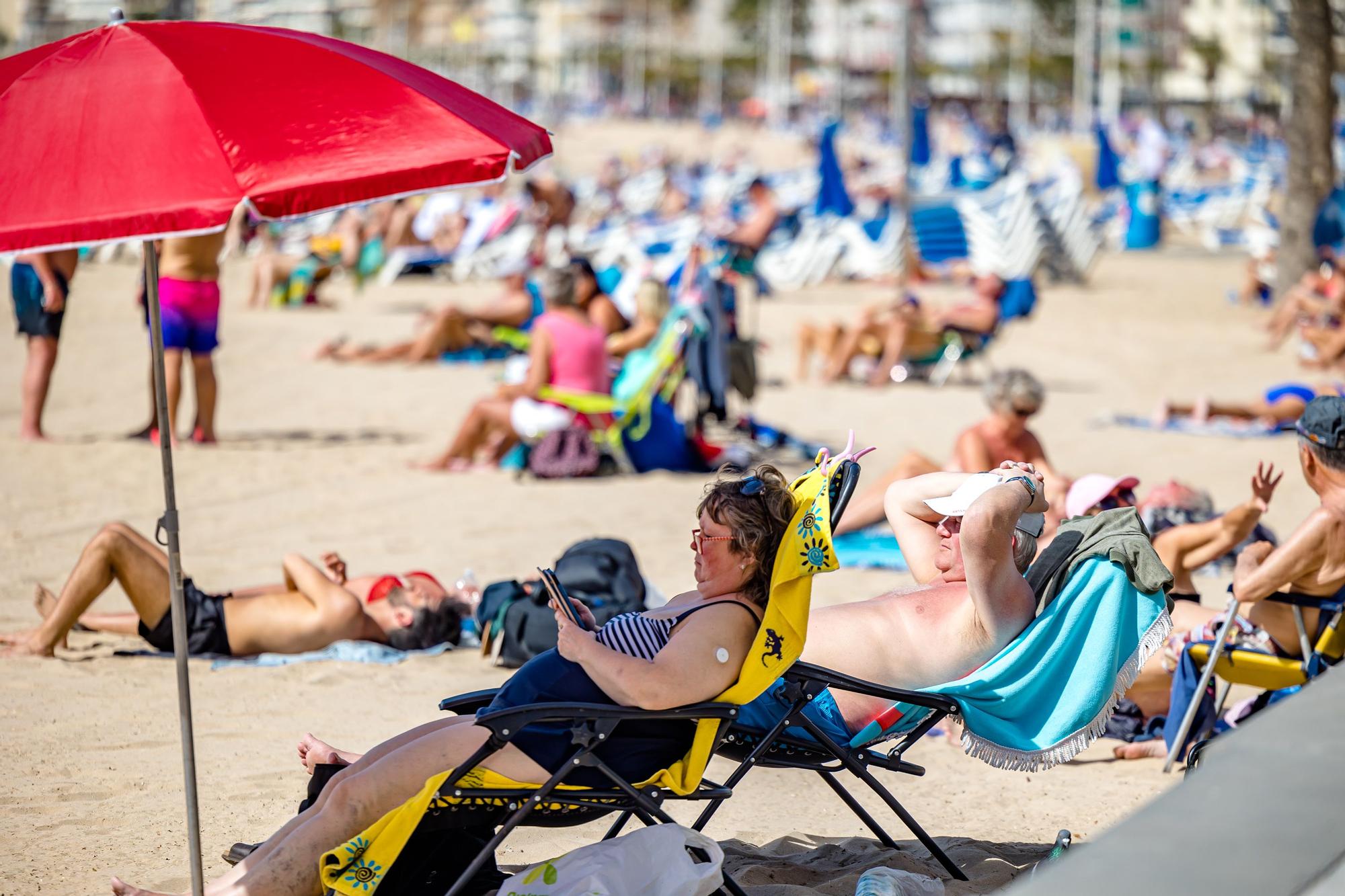 Ambiente turístico y altas temperaturas en Benidorm