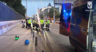 Un motorista se da a la fuga tras atropellar a un hombre en Retiro