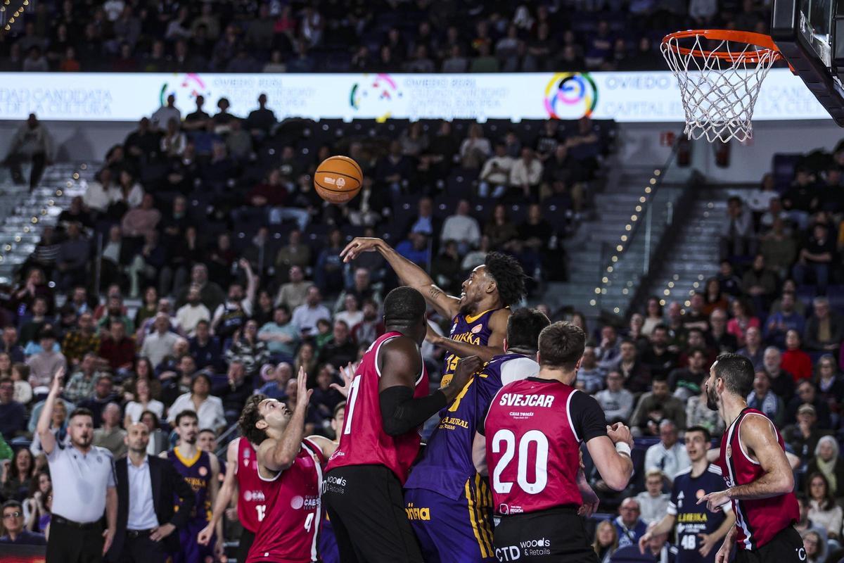 EN IMÁGENES: El Alimerka Oviedo Baloncesto se impone por 92-80 al Caesa Cartagena en el Palacio de los Deportes