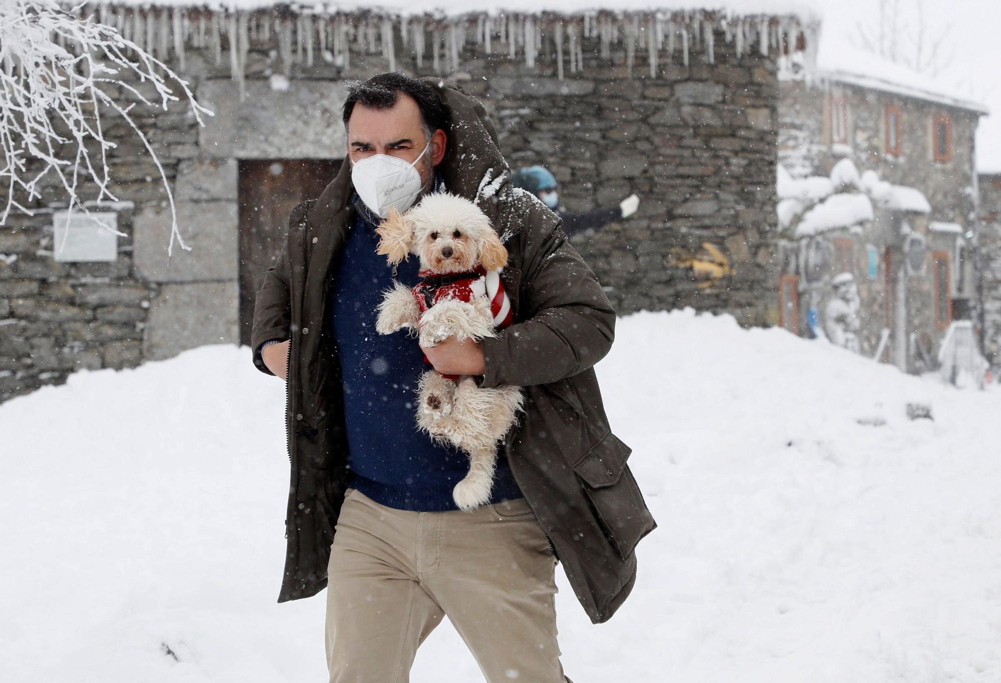 La nieve cubre el fin de semana en Galicia