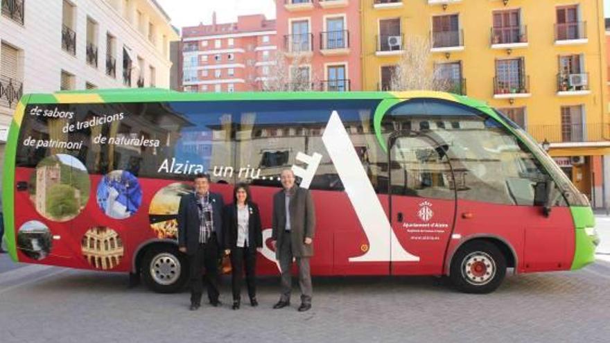 Alzira pone en marcha en fallas un autobús turístico