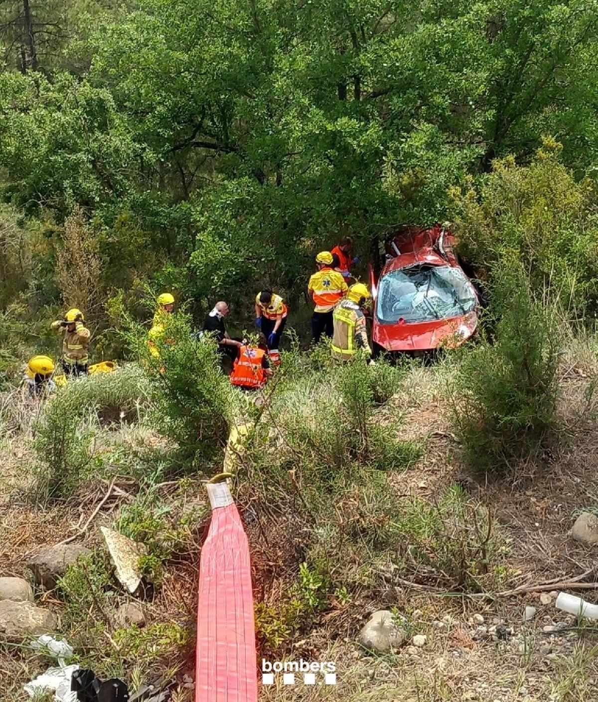 La furgoneta ha caigut per un desnivell d'uns quinze metres