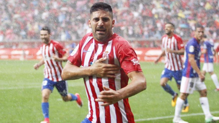 Carmona celebra el gol que marcó en el derbi disputado en El Molinón esta temporada.