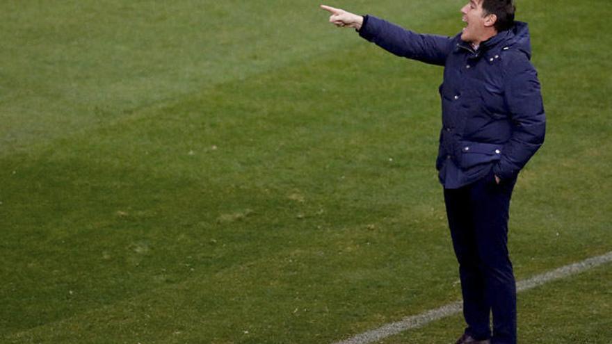 Berizzo, en la banda del Calderón. // EFE