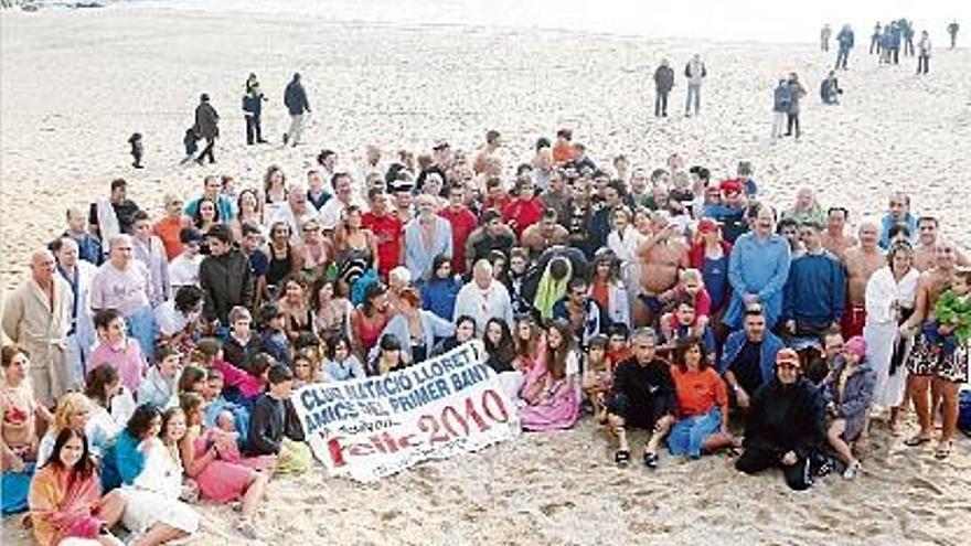 Lloret de Mar El primer bany de l&#039;any acull 137 persones tot i l&#039;onada de fred