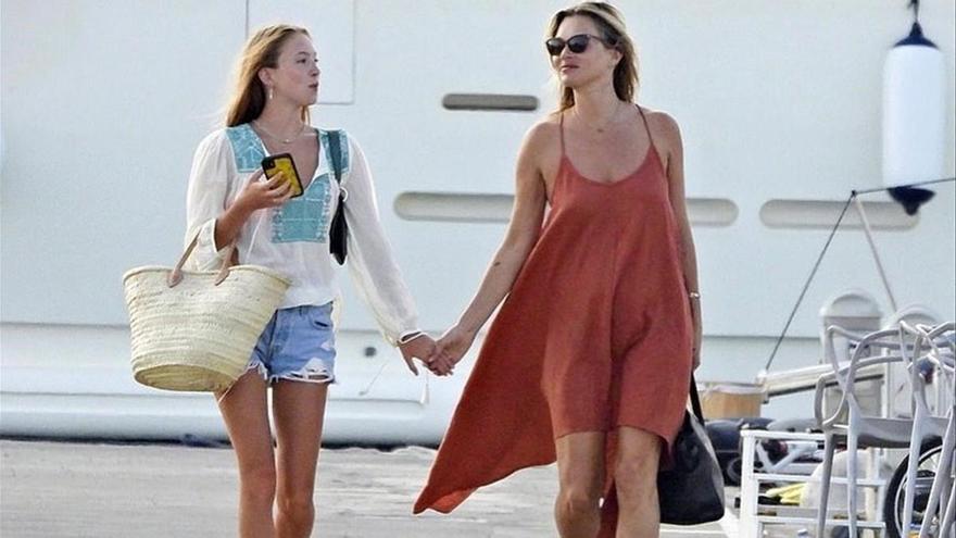 Kate Moss y su hija Lila Grace de vacaciones en Ibiza