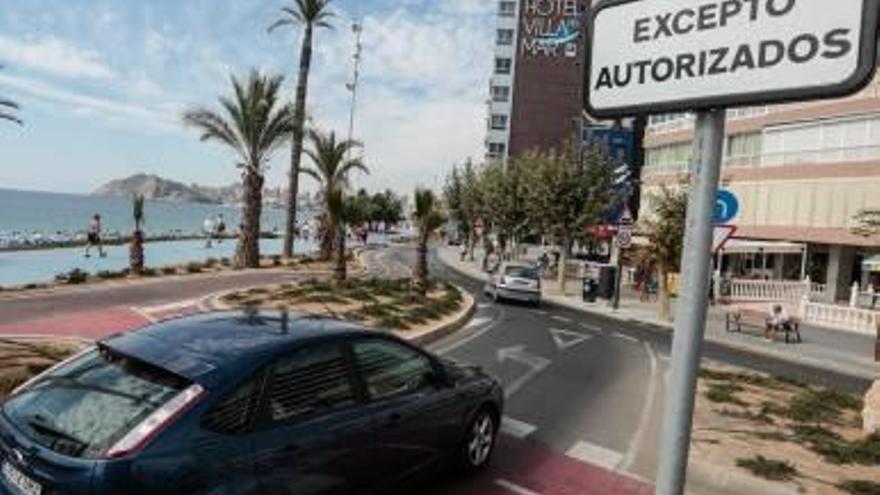 Benidorm amplía el plazo de autorización para circular por la primera línea de Poniente