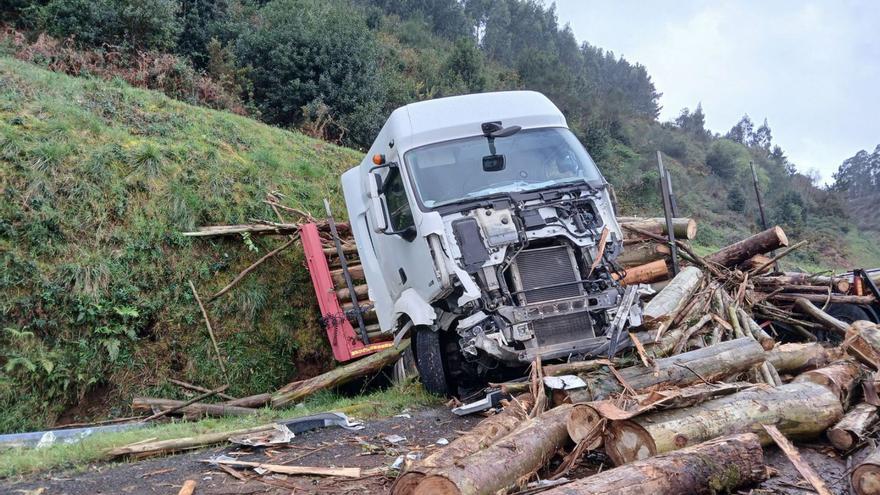 El camión que sufrió el accidente en la AG-55. | LOC