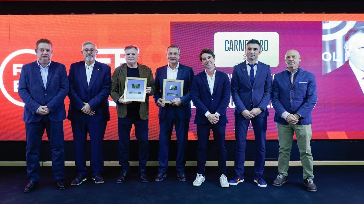 José Antonio Camacho y Juan Martínez Martínez reciben los carnet de Oro del Entrenador.