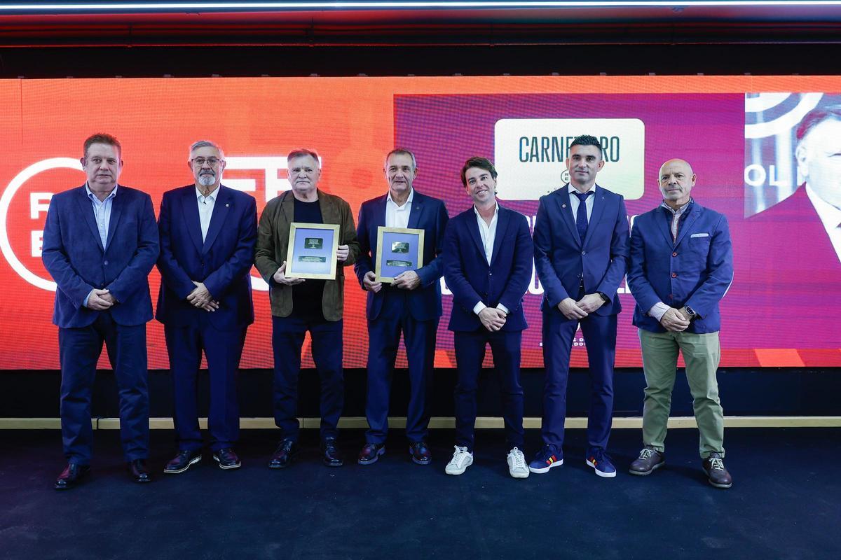 José Antonio Camacho y Juan Martínez Martínez reciben los carnet de Oro del Entrenador.