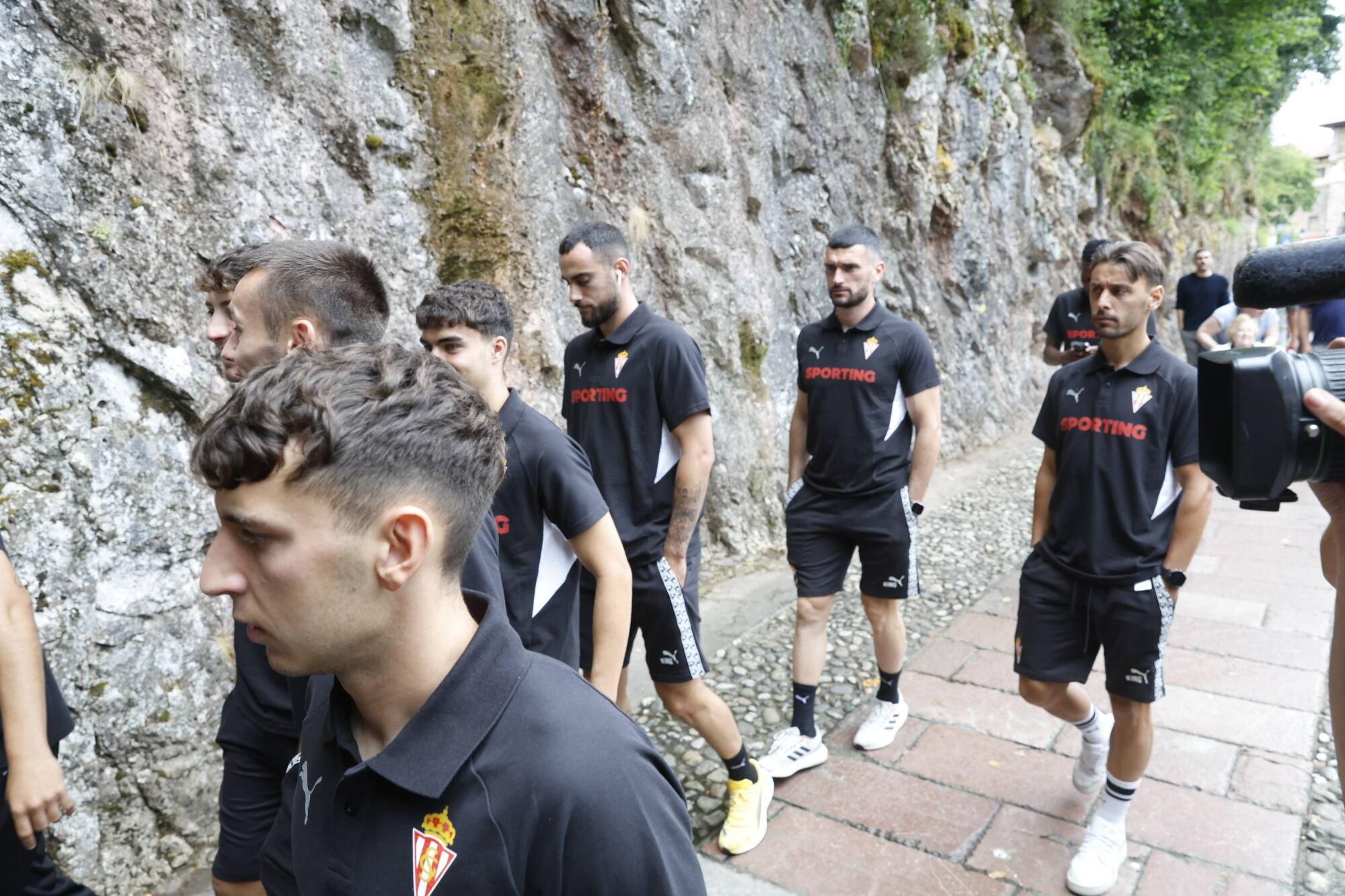 EN IMÁGENES: Visita del Sporting a La Santina en Covadonga