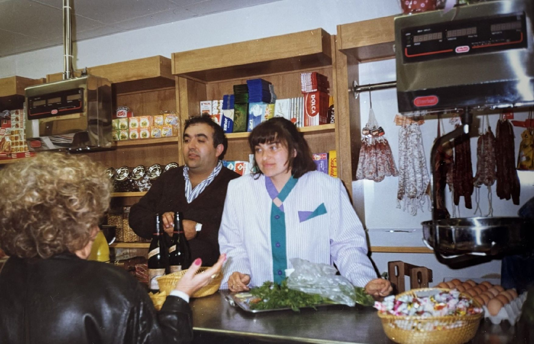Prat i Clarà atenent a Cal Truques l'any 1993