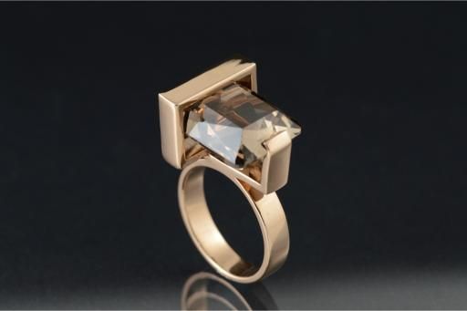 Anillo de oro y topacio «Frank Lloyd Wright», finalista en los premios Antón Fraguas
