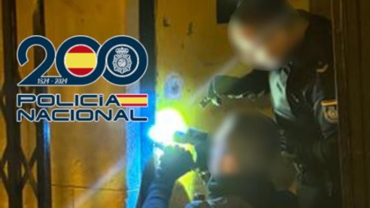 Dos policías nacionales, en el bar de Elche donde un ladrón quedó atrapado en una ventaja