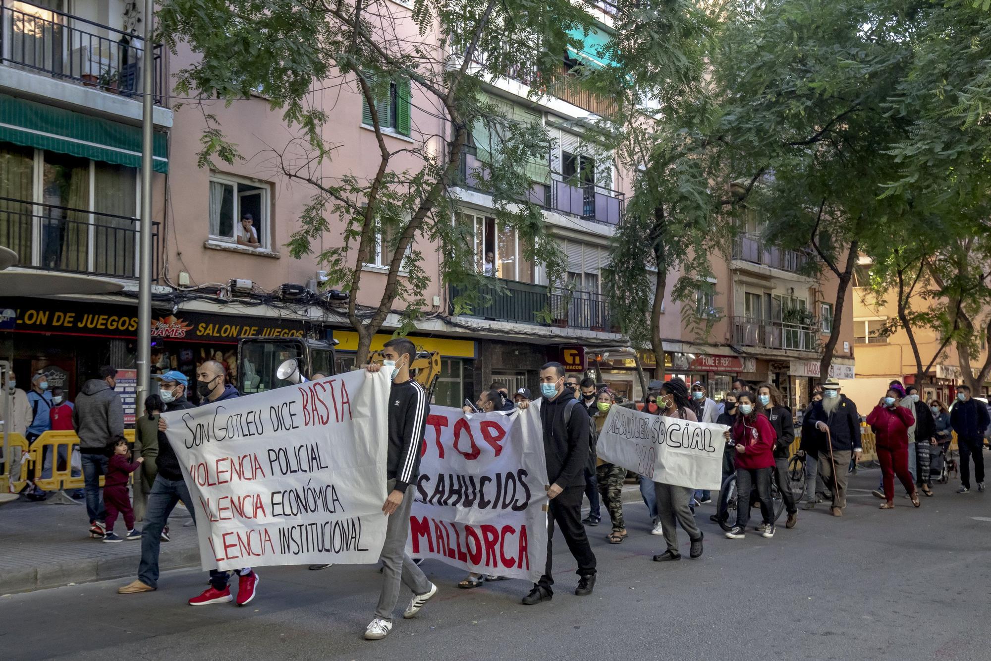 Stop Desnonaments se moviliza en Son Gotleu para pedir "el fin de la violencia económica" de los desahucios