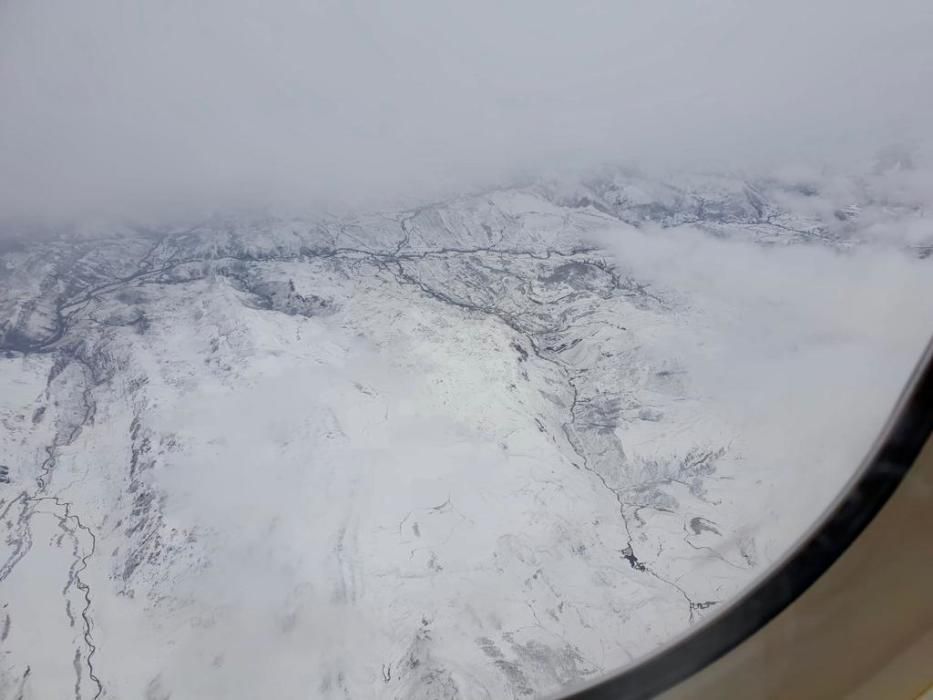 Vistas del temporal de nieve en Asturias desde un avión procedente de Valencia a las 13.00 horas