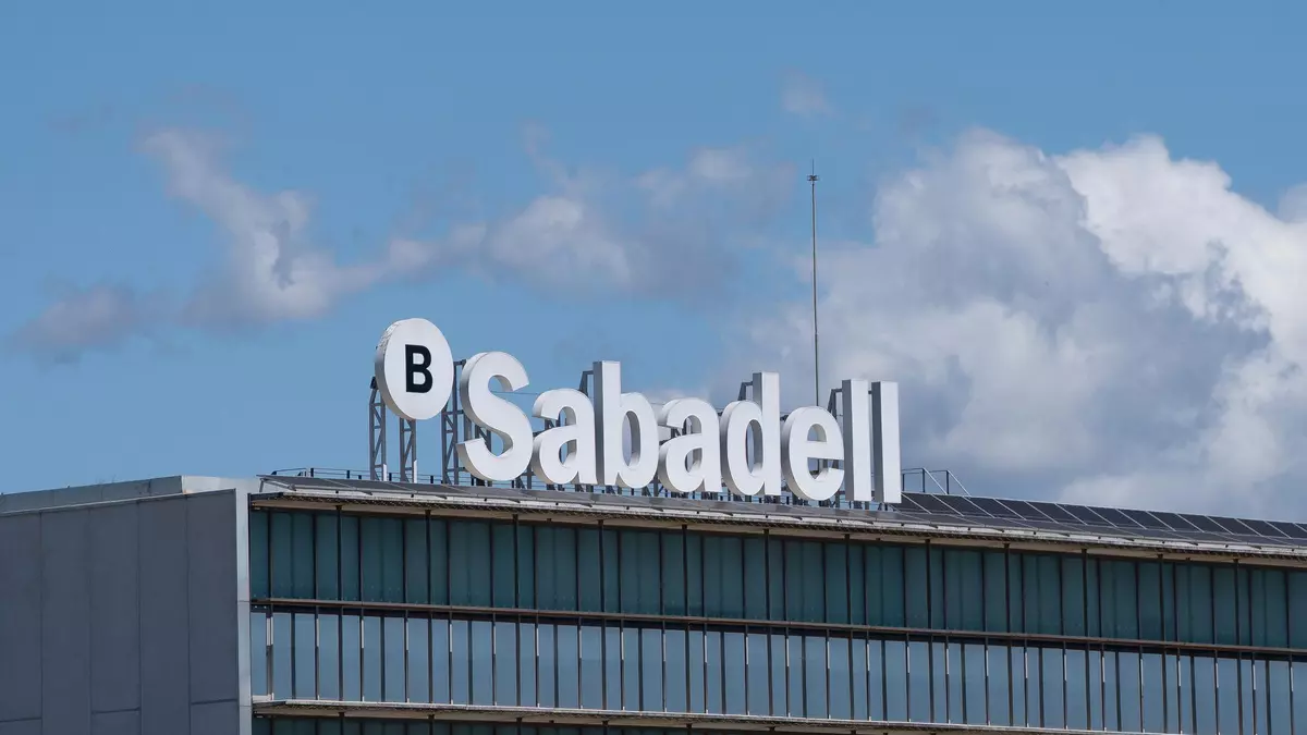 ISS y Glass Lewis apoyan la venta de TSB por parte de Sabadell y restan atractivo a la OPA de BBVA