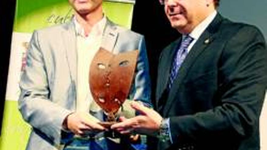 El montillano Juan Carlos Rubio recibe en Granada el Premio Andalucía de la Crítica[tfirma.060] L.C.M.