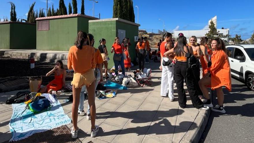 Colas desde el mediodía para el concierto de Aitana en Gran Canaria