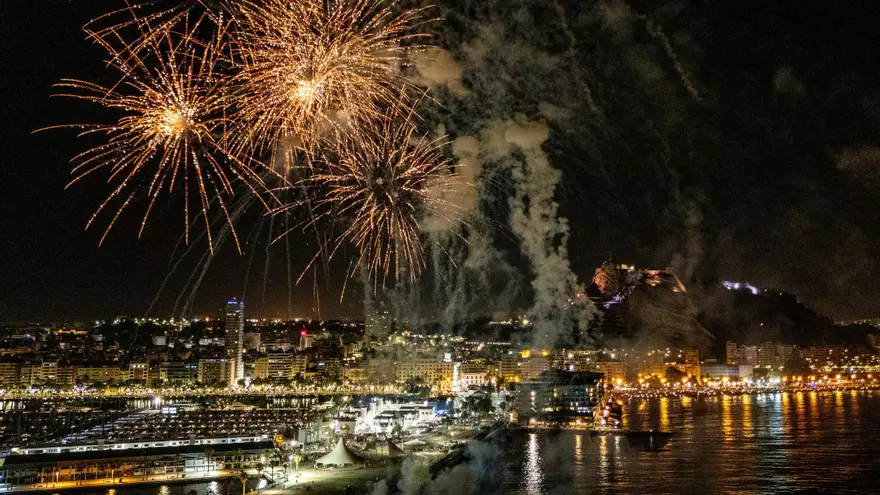 Estos son los mejores sitios para ver los fuegos artificiales de las Hogueras de Alicante