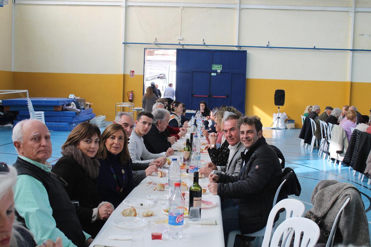 Los concejales del equipo de gobierno, con la alcaldesa, Susana Marqués, a la cabeza, no han faltado a la comida.