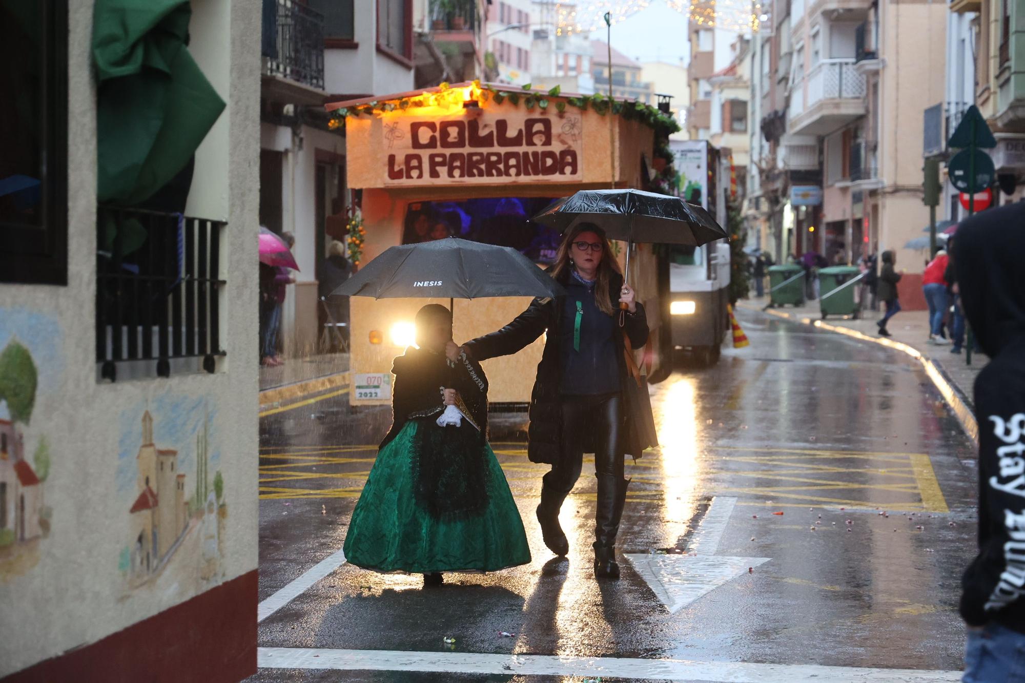 Las mejores imágenes del desfile de carros engalanados y collas de la Magdalena