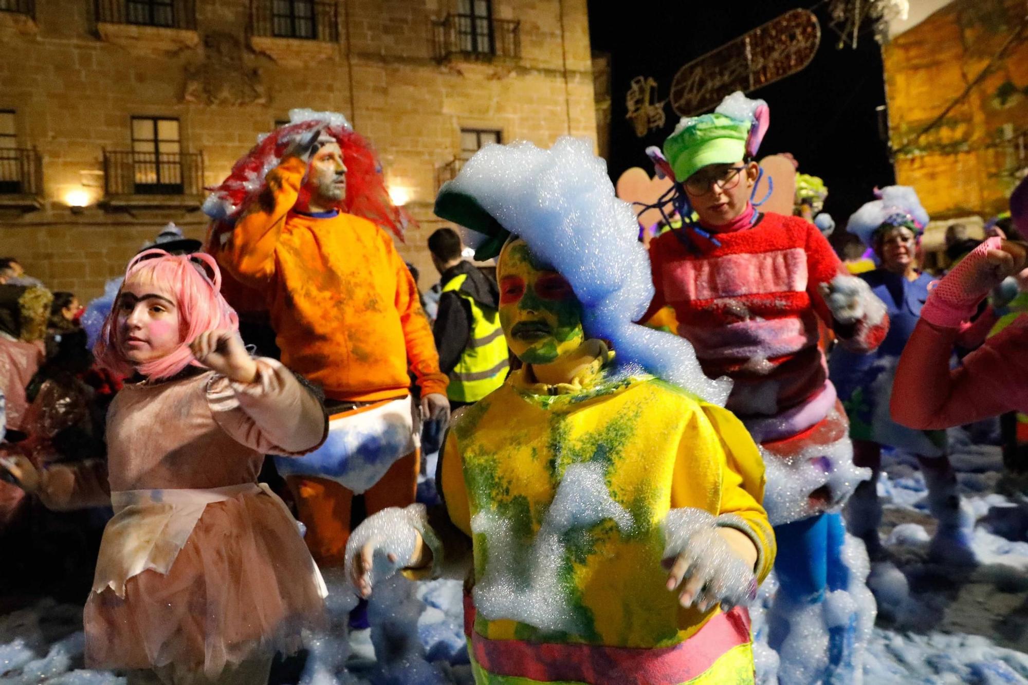 EN IMÁGENES: La noche del Descenso de Galiana en Avilés, puro derroche de imaginación