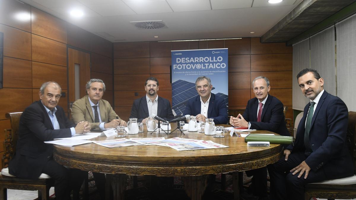 Los participantes de la mesa redonda: Juan Antonio Pedreño. Miguel Ángel Martínez, Juan María Vázquez, Javier Celdrán y Ángel Pallarés.