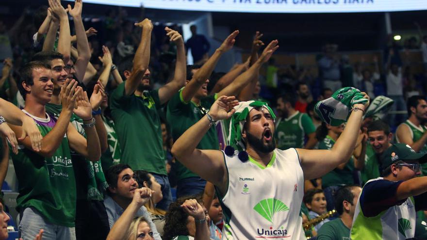 Aficionados del Unicaja, en el Carpena