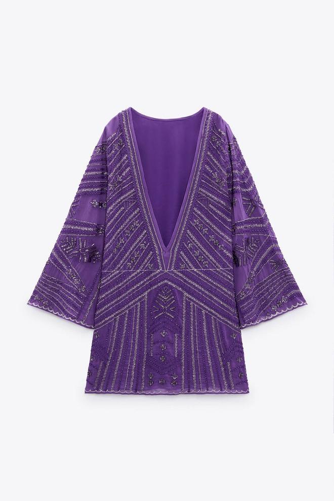 Vestido túnica abalorios de Zara por detrás (precio: 99,95 euros)
