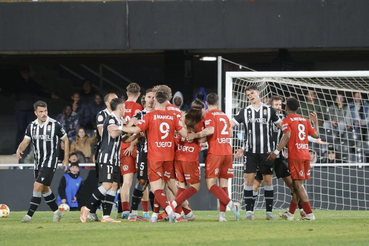 Todas las imágenes del encuentro entre el FC Cartagena y el CE Europa