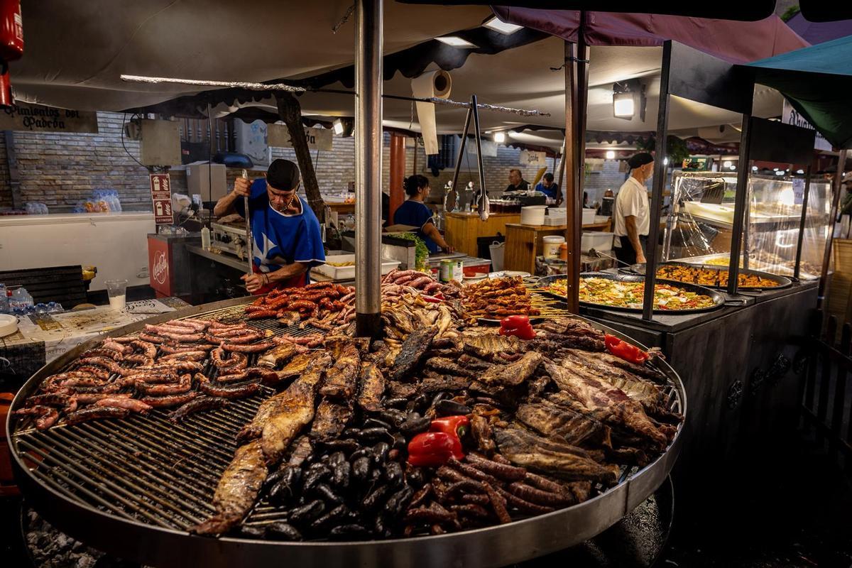 En el mercado también se vende comida.
