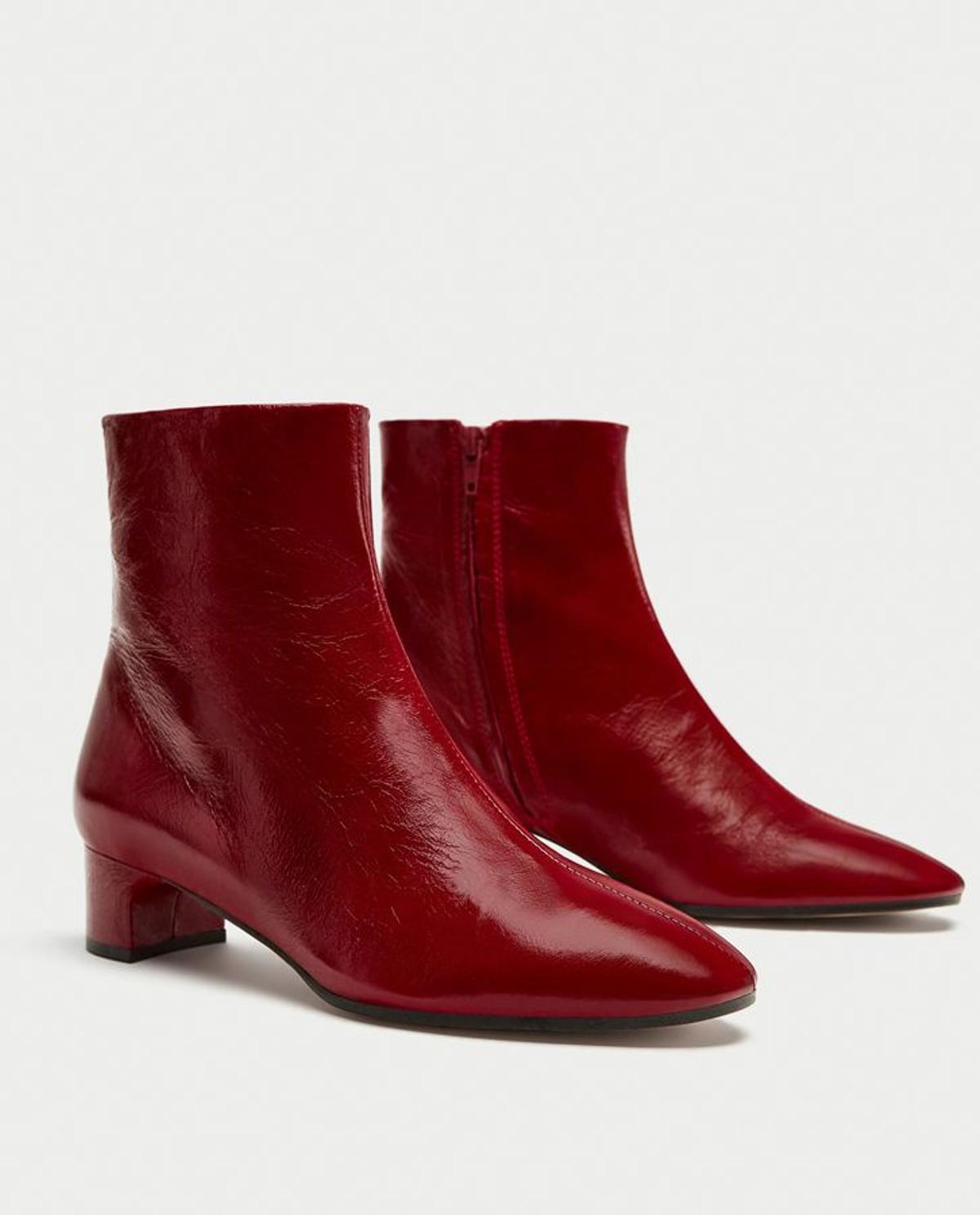 Nueva colección de Zara: botín rojo de piel