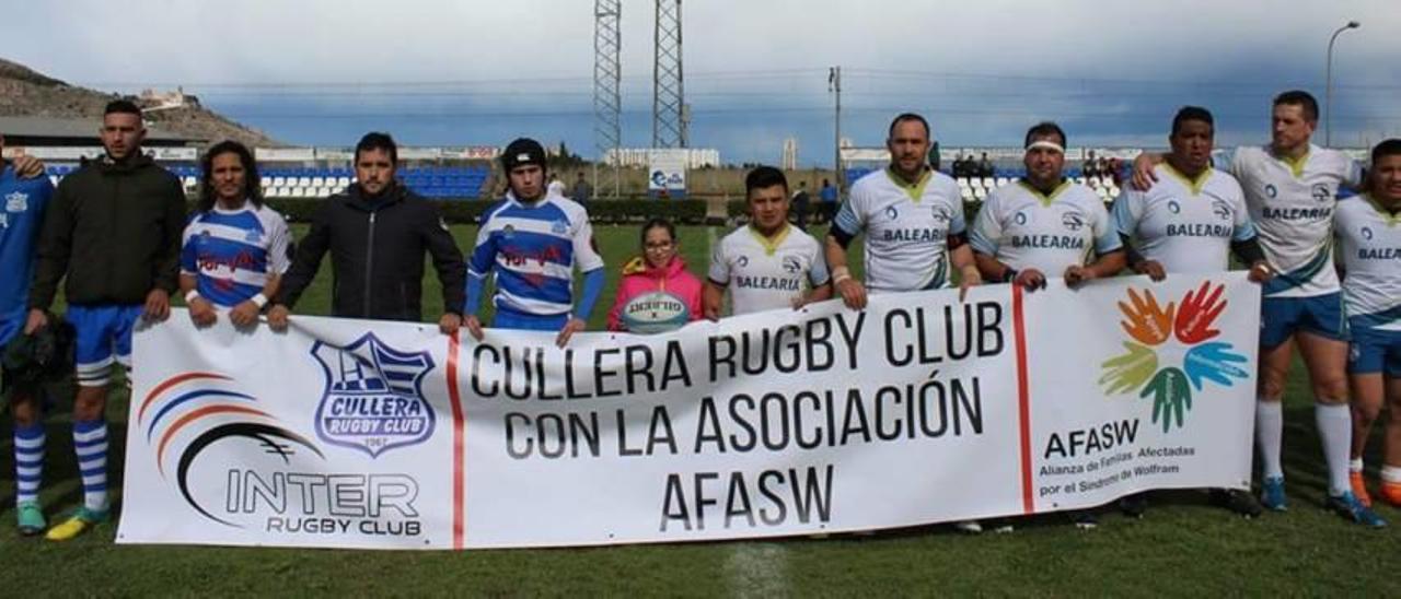 Los jugadores del potente club de rugby de Cullera mostraron su apoyo a la investigación.