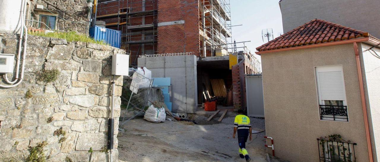 Estado actual del edificio donde se abrirá un albergue de peregrinos, en la maltrecha Casa da Cultura de Carril.