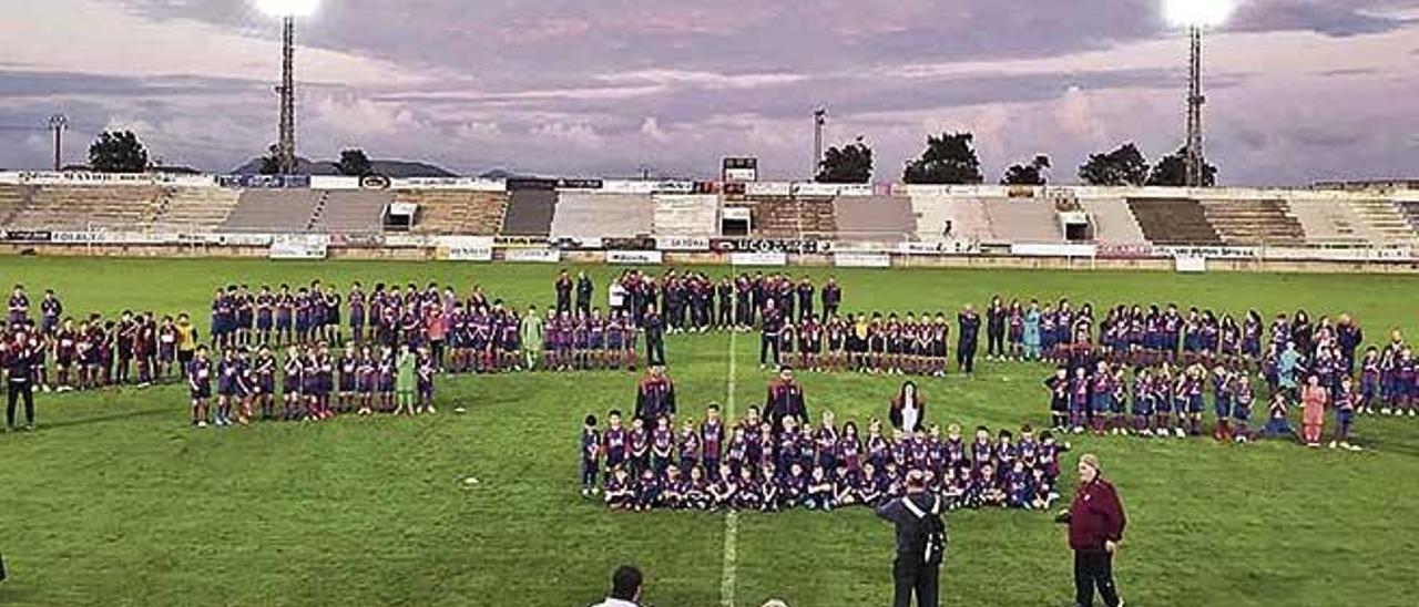 El Poblense presentÃ³ el pasado sÃ¡bado a las 20 plantillas que conforman el club blaugrana en la presente temporada.