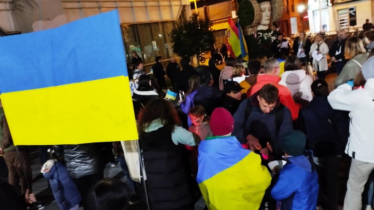 Movilización en Elche contra la guerra en Ucrania ahora que se cumple un año de los bombardeos