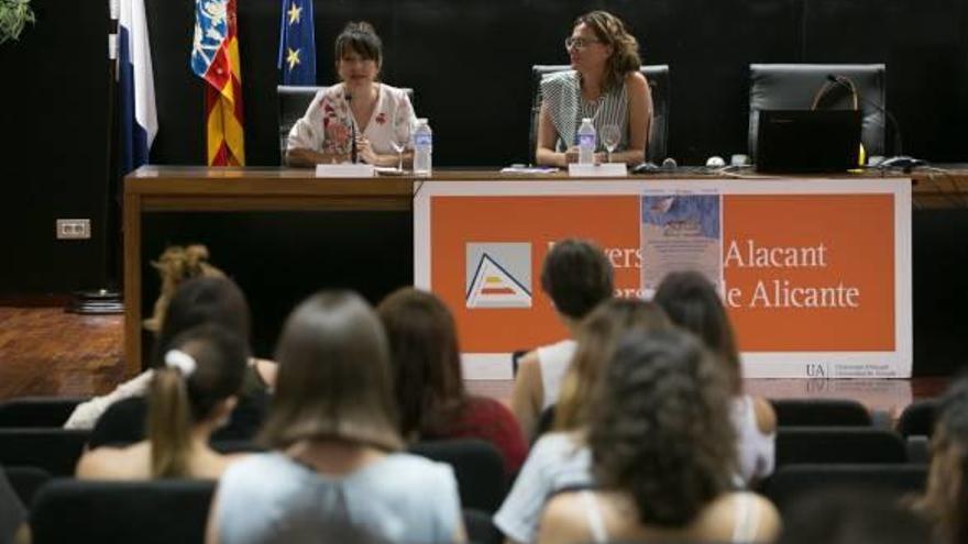 Asistentes al programa sobre el bullying organizado por la Universidad de Alicante.