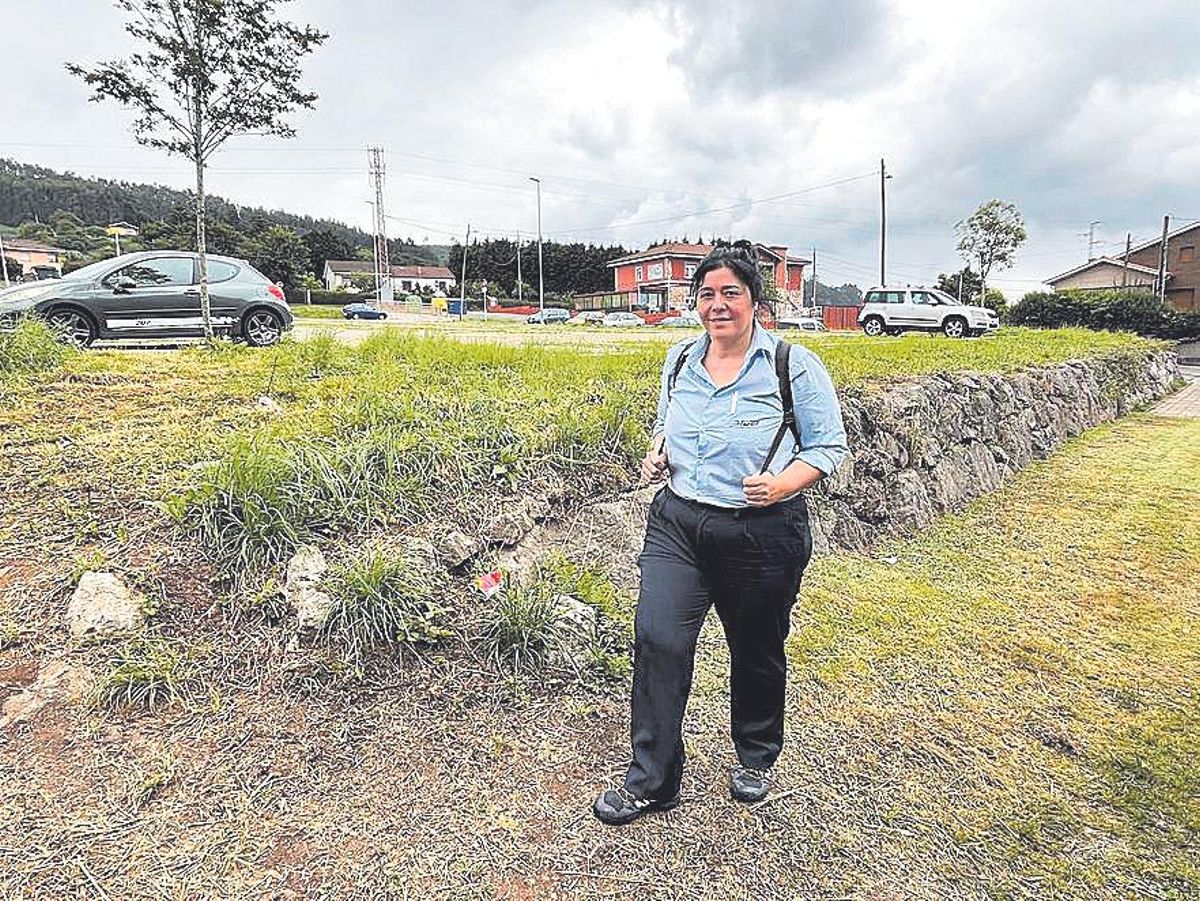María Josefa Joglar, en el nuevo aparcamiento de Monteana.