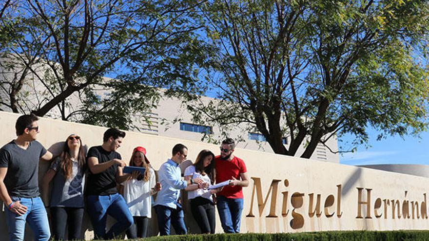 El objetivo de estas ayudas es garantizar a los estudiantes una formación universitaria de calidad.