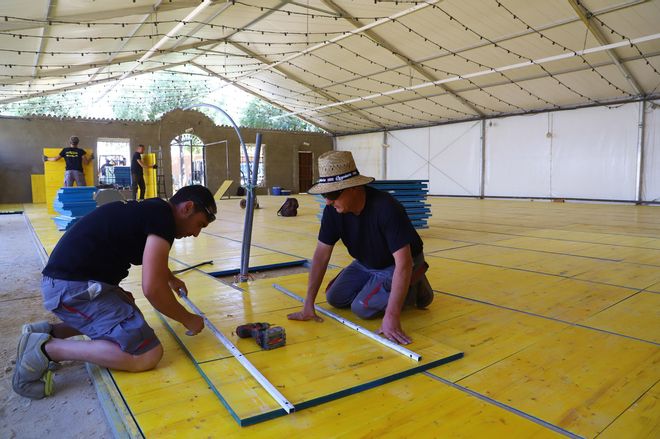 El montaje de las casetas de Feria de Córdoba, en imágenes