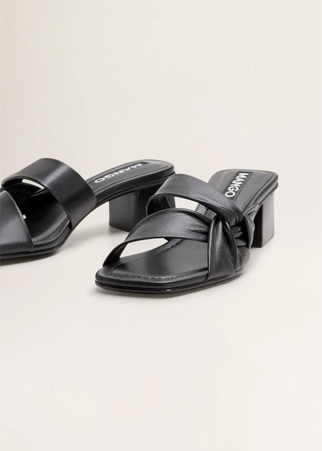 Mule de piel nudos de rebajas en Mango