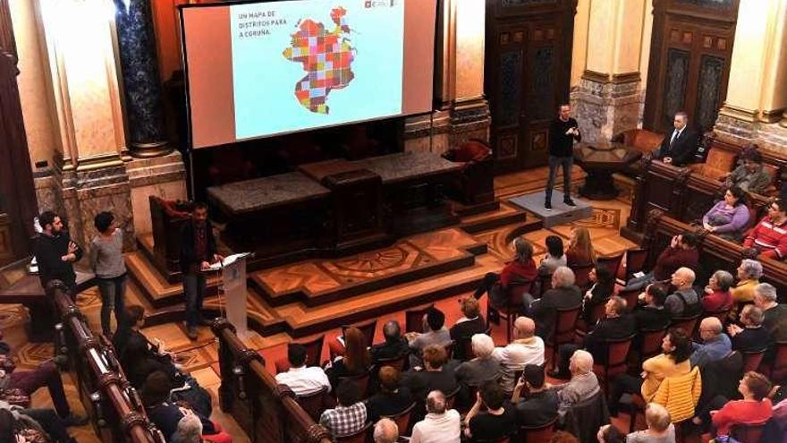 El Gobierno municipal presenta en María Pita el mapa de distritos