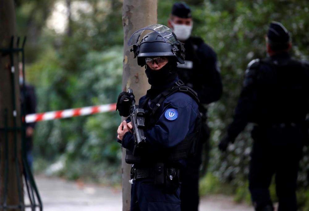 Cuatro heridos por arma blanca en París.