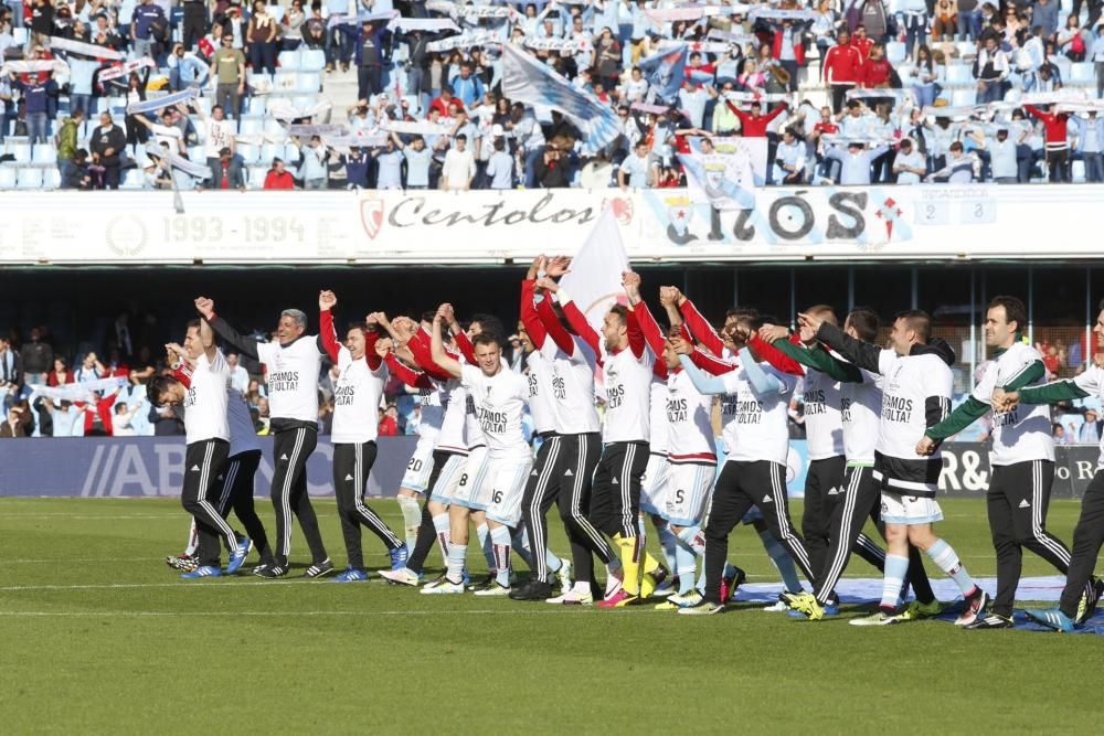 Espectáculo de paracaidismo, corrillo, cánticos con la afición y palabras de agradecimiento de Mouriño