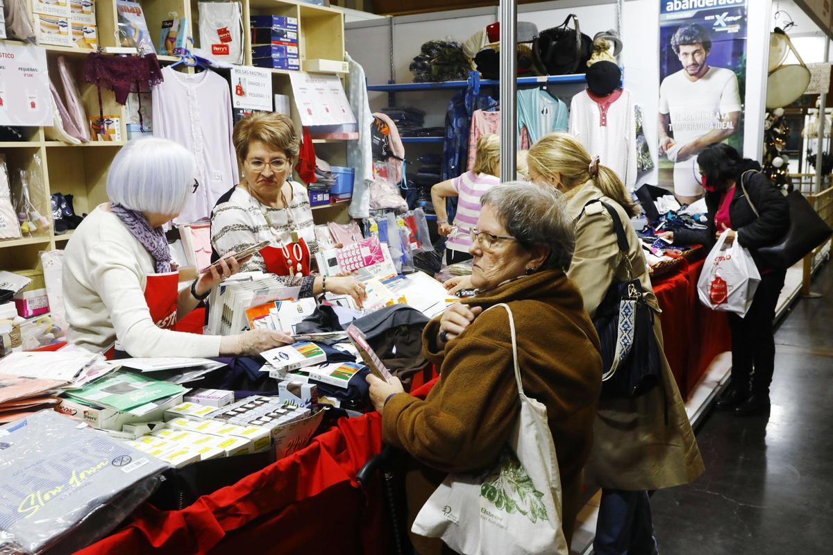 Llenazo en el primer día del Rastrillo Ozanam en el Auditorio de Zaragoza