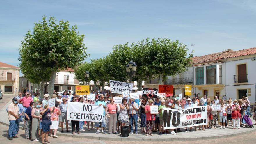 La manifestación de Fuentesaúco se salda con 802 firmas contra la construcción del crematorio dentro del pueblo