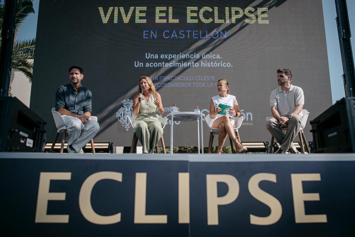 Santaolalla junto a Begoña Carrasco y Josep Calatayud en el acto inagural de la programación del eclipse en Castelló.